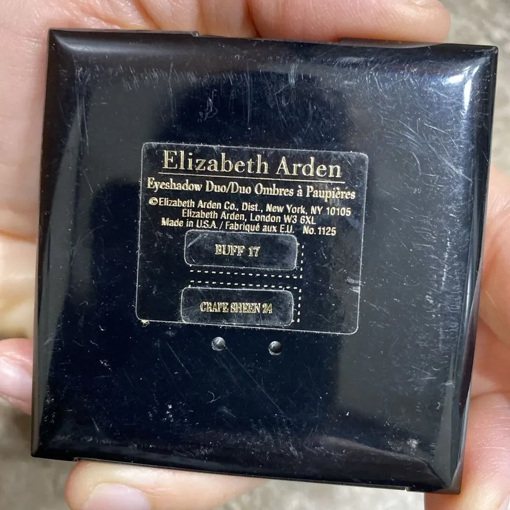 ELIZABETH‎ ARDEN EYESHADOW DUO ( Buff 17 / Crape Sheen 24 ) NEW